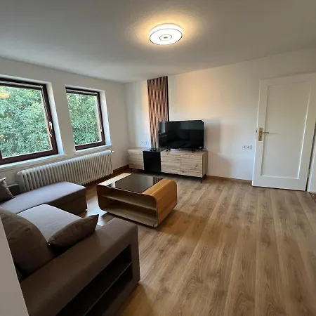 Exclusive 4-room Near Wilhemshoehe Train Station 아파트