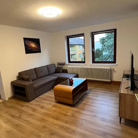 Exclusive 4-room Near Wilhemshoehe Train Station 아파트 카셀