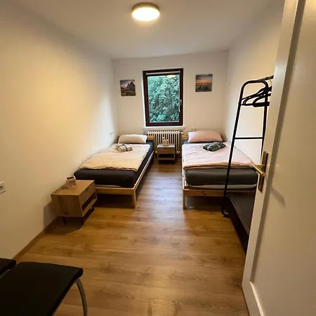아파트 Exclusive 4-room Near Wilhemshoehe Train Station